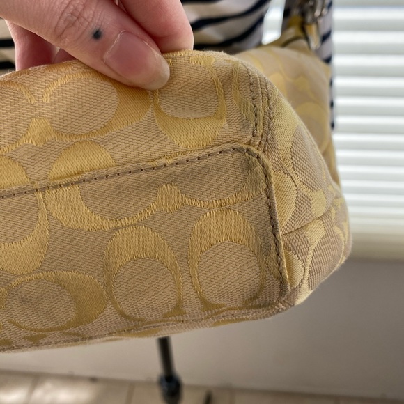 Coach purse 🐥🐥 - Picture 5 of 8